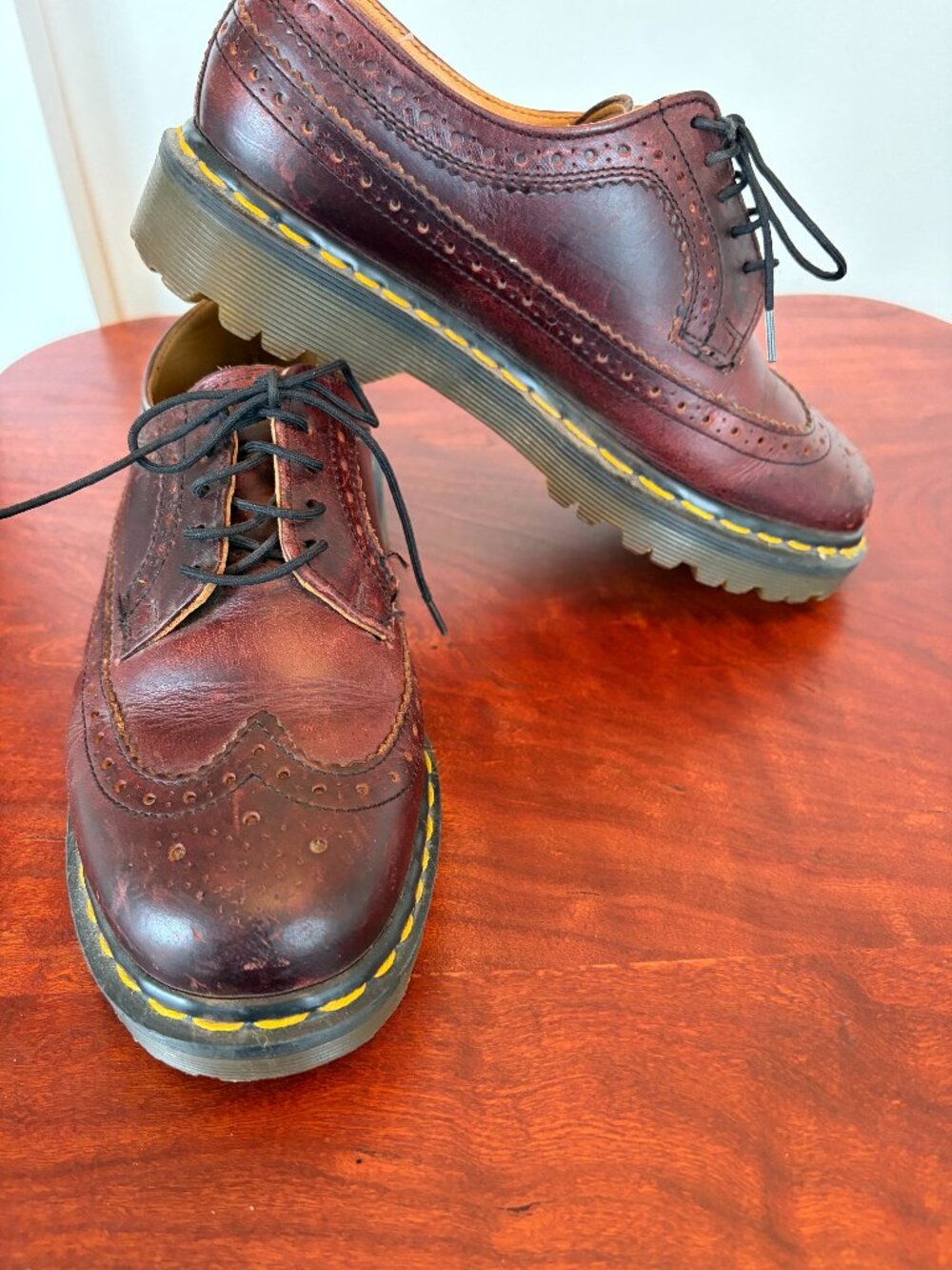 Doc Martens England Leather Wingtip Brogue Oxford Shoes Grunge Men's 6 Women 7.5